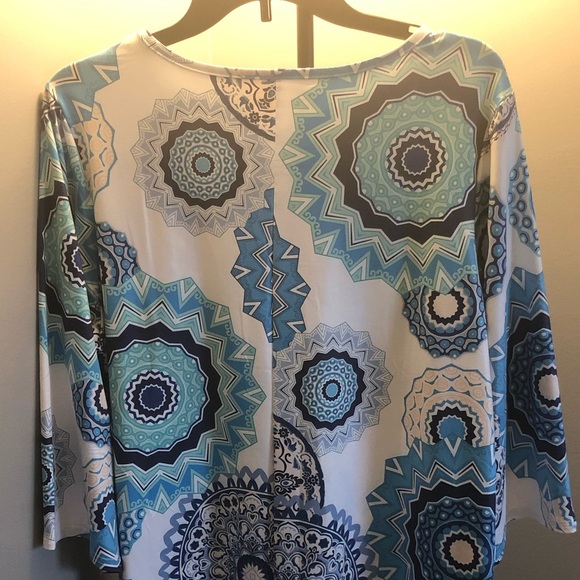 Ladies XL circle design top - Picture 3 of 6